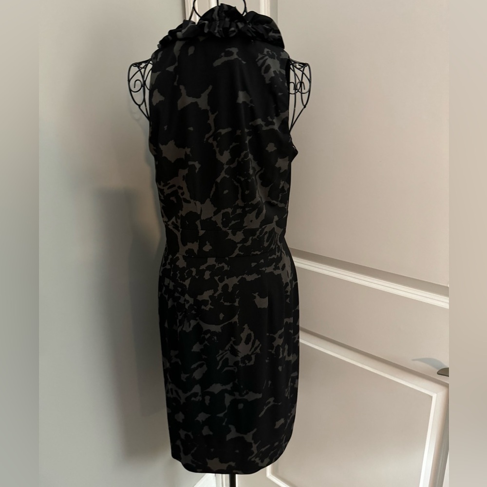 Taylor Sleeveless Ruffled Neckline Black and Gray Dress Size 8 - Picture 5 of 6